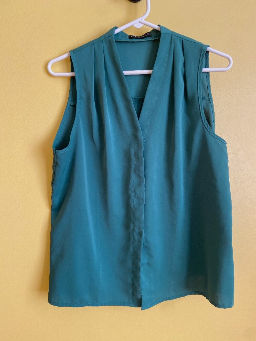 Shein sleeveless loose fit blouse pleated shoulder Size Small Deep green